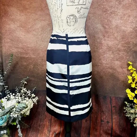 W by Worth Wavy Stripe 100% Silk Twill Slim Skirt Navy/White size 10